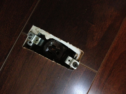 electrical_floor_outlet_before2